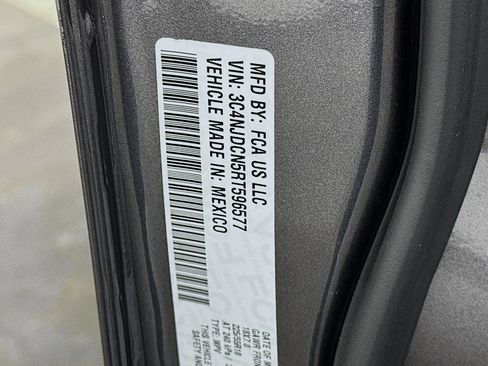 Used 2024 Jeep Compass Limited image 12