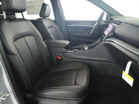 New 2025 Jeep Grand Cherokee L Limited image 21