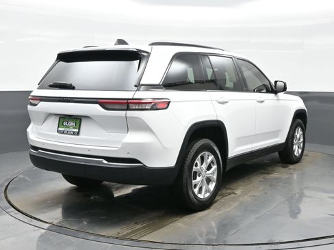 Used 2023 Jeep Grand Cherokee Limited image 3