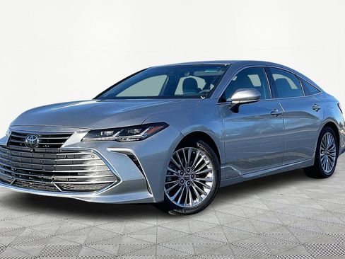 Used 2019 Toyota Avalon Limited image 2
