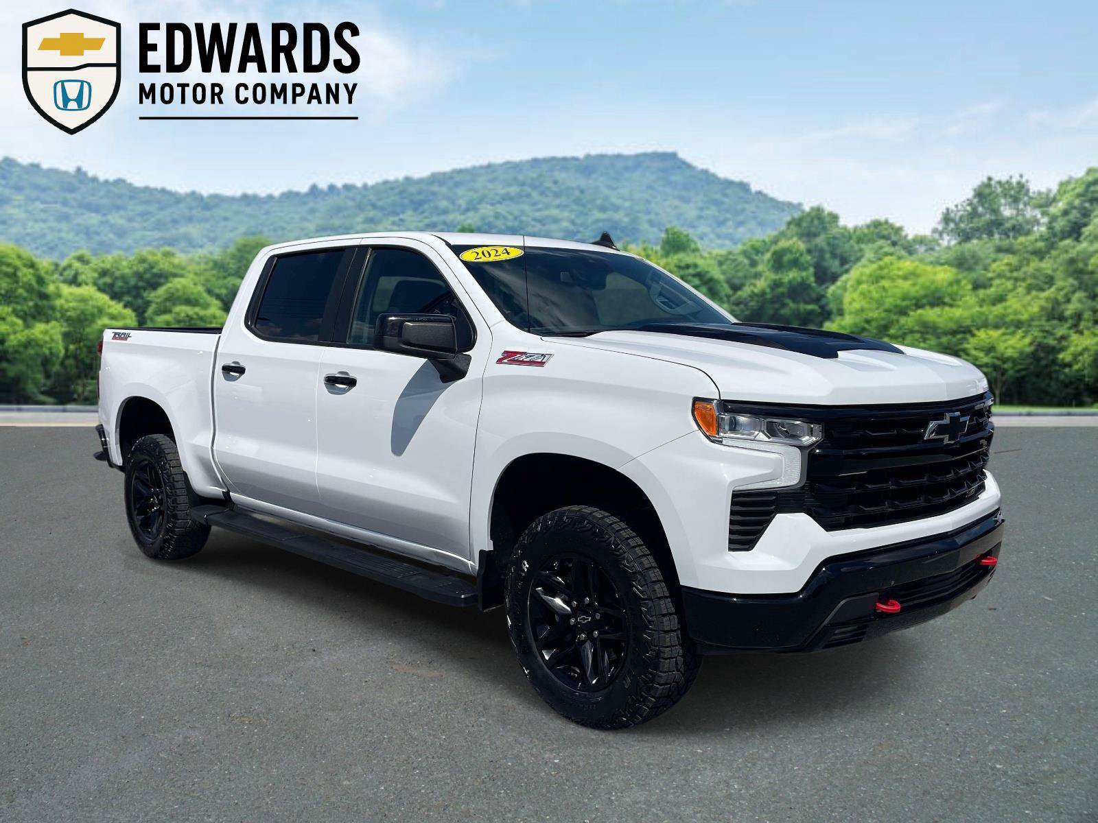 Used 2024 Chevrolet Silverado 1500 LT Trail Boss w/ Protection Package AWD/4WD image 1