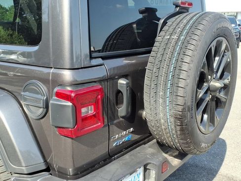 Used 2025 Jeep Wrangler Unlimited Sahara AWD/4WD image 8