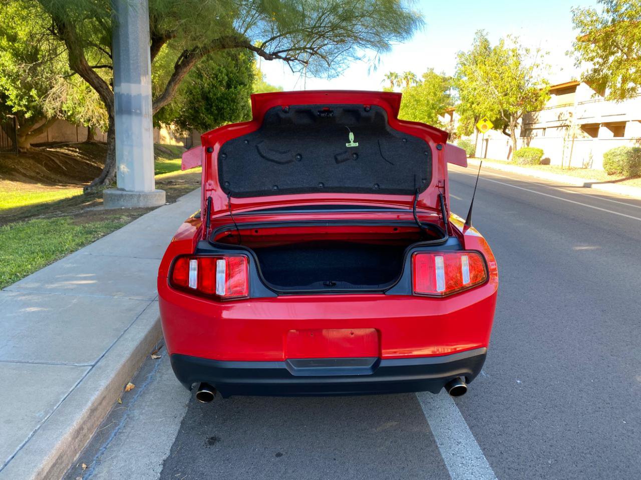 Used 2010 Ford Mustang GT RWD image 8