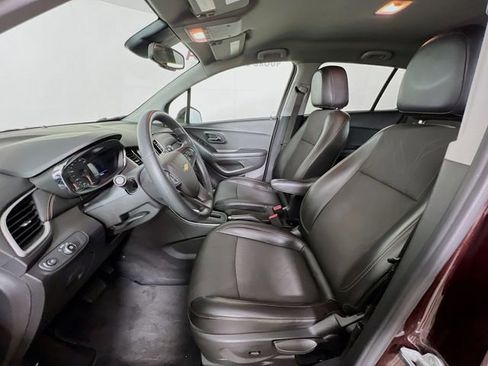 Used 2021 Chevrolet Trax LT FWD image 9