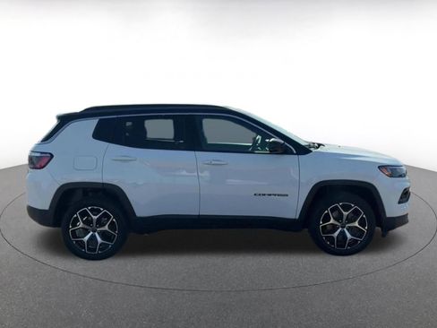 Used 2025 Jeep Compass Limited image 16
