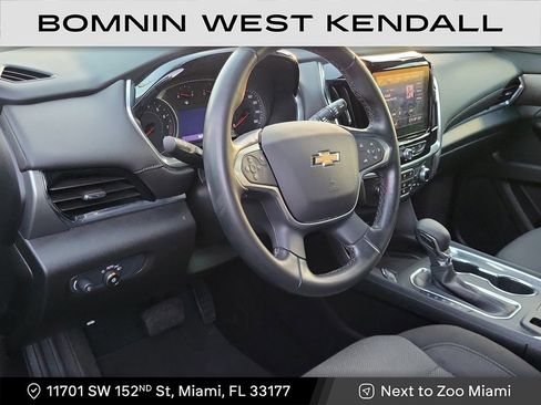 Used 2023 Chevrolet Traverse LT image 8