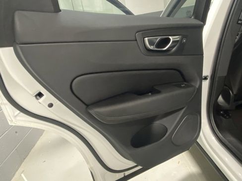 Certified 2025 Volvo XC60 B5 Plus image 8