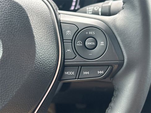 Used 2025 Toyota Corolla SE image 36