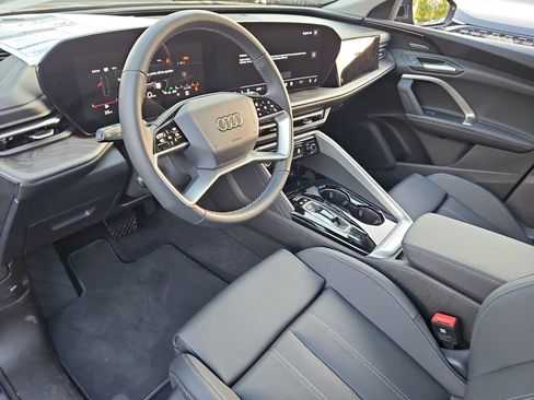 Used 2025 Audi Q5 Premium Plus w/ Premium Plus AWD/4WD image 7