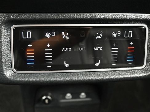 Used 2024 Audi Q8 e-tron Premium Plus w/ Premium Plus Package AWD/4WD image 34