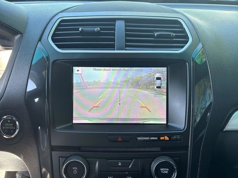 Used 2017 Ford Explorer XLT w/ Equipment Group 201A image 29