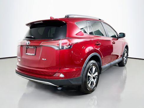 Used 2018 Toyota RAV4 XLE image 4