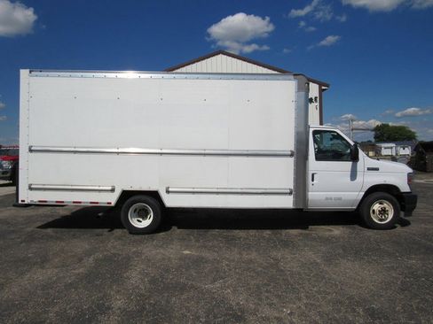 Used 2022 Ford E-350 and Econoline 350 Super Duty RWD image 2