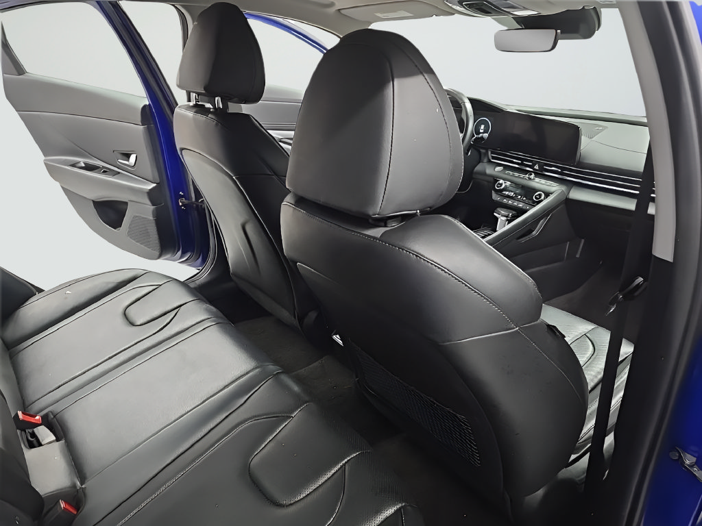Certified 2025 Hyundai Elantra Limited FWD image 22
