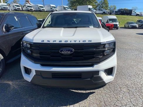 New 2025 Ford Expedition Active image 10