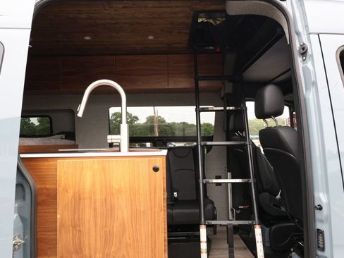 Used 2025 Mercedes-Benz Sprinter 2500 image 34