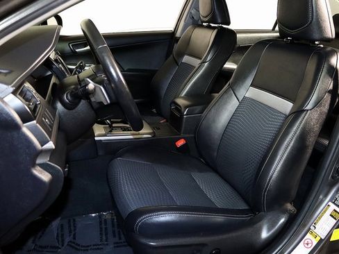 Used 2014 Toyota Camry SE image 4