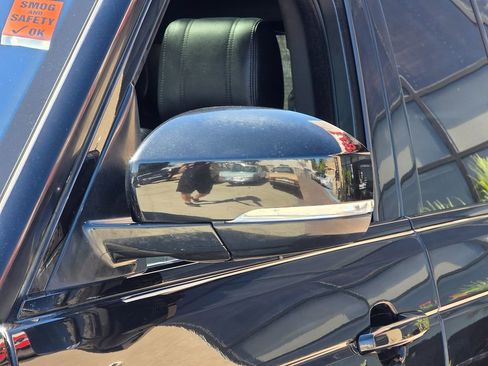 Used 2017 Land Rover Range Rover HSE image 9