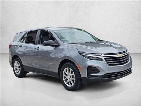 Used 2024 Chevrolet Equinox LS w/ Driver Confidence II Package FWD image 3
