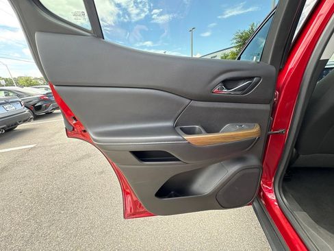 Used 2021 GMC Acadia SLE FWD image 14