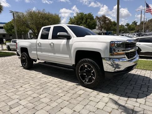 Used 2018 Chevrolet Silverado 1500 LT RWD image 16