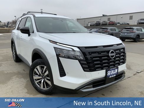 New 2026 Nissan Pathfinder SL image 2