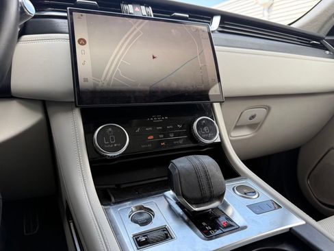 Used 2022 Jaguar F-PACE S AWD/4WD image 32