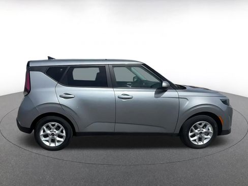 Used 2025 Kia Soul LX w/ LX Technology Package image 16