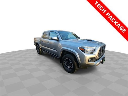 Used 2022 Toyota Tacoma TRD Sport image 2
