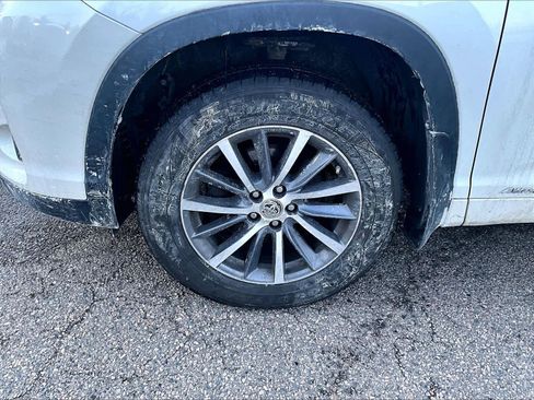 Certified 2017 Toyota Highlander XLE image 4