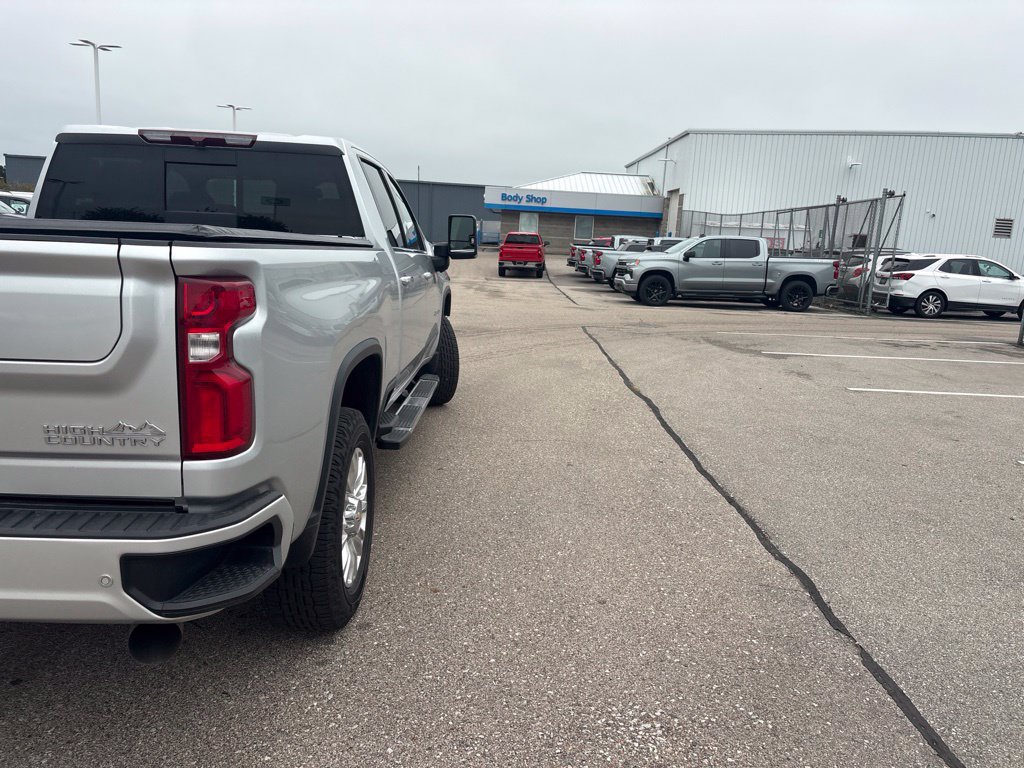 Used 2022 Chevrolet Silverado 2500 High Country w/ Safety Package II AWD/4WD image 9