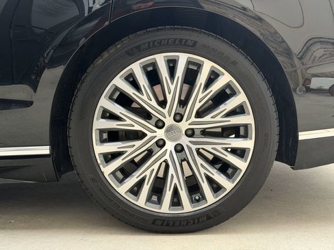 Used 2019 Audi A8 L 3.0T w/ Luxury Package image 16