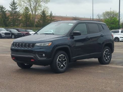 Used 2024 Jeep Compass Trailhawk AWD/4WD image 7