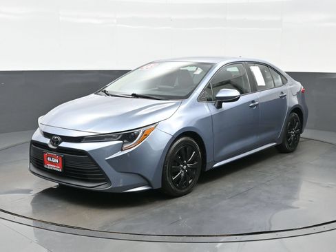 Used 2023 Toyota Corolla LE FWD image 2