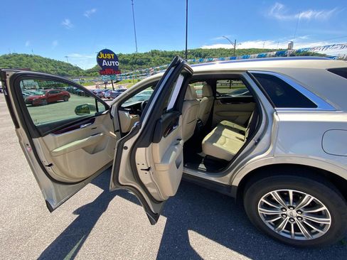 Used 2017 Cadillac XT5 Luxury w/ Driver Awareness Package FWD image 18
