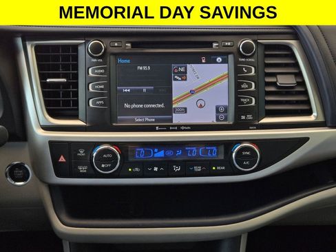 Used 2018 Toyota Highlander XLE FWD image 17