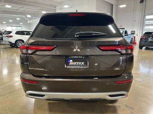 Used 2022 Mitsubishi Outlander SEL image 6