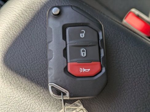 New 2025 Jeep Gladiator Sport image 25