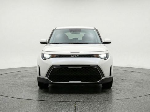 Used 2025 Kia Soul LX w/ LX Technology Package image 2