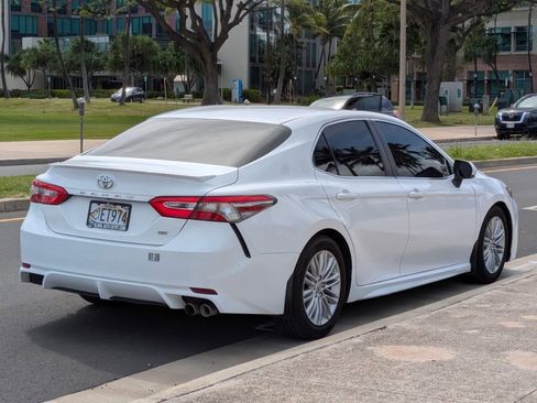 Used 2019 Toyota Camry SE image 5