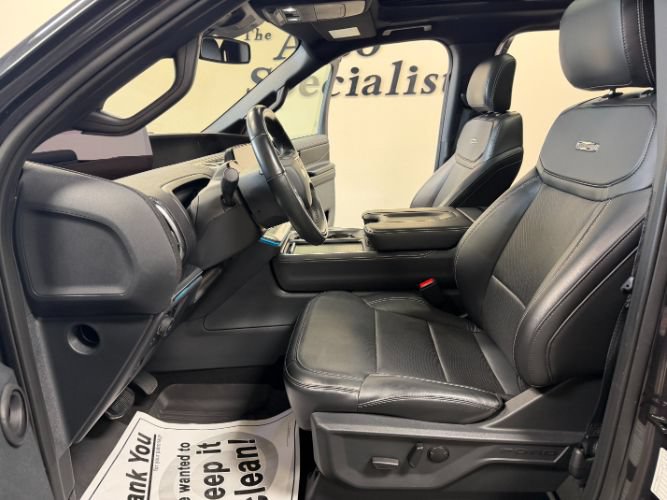 Used 2025 Ford Expedition Platinum w/ Stealth Performance Package AWD/4WD image 11