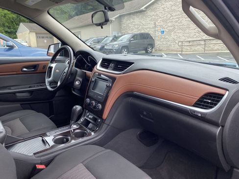 Used 2016 Chevrolet Traverse LT AWD/4WD image 17