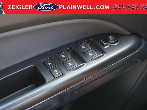 Used 2022 Chevrolet Colorado Z71 AWD/4WD image 31