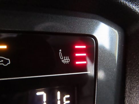 Used 2024 Volkswagen Tiguan SE R-Line image 10