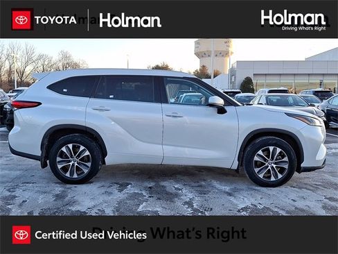 Certified 2022 Toyota Highlander XLE image 1