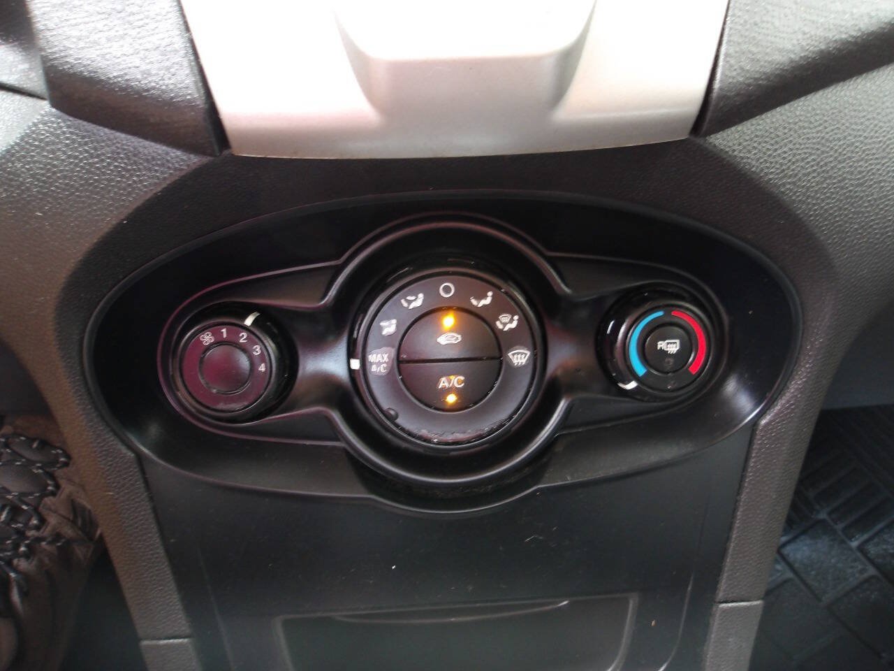 Used 2013 Ford Fiesta SE FWD image 13