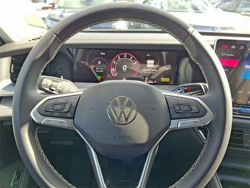 New 2026 Volkswagen Tiguan SE image 9