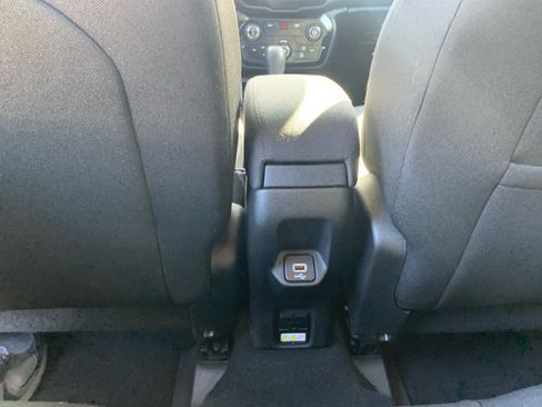 Used 2020 Jeep Renegade Latitude w/ Safety & Security Group II image 34