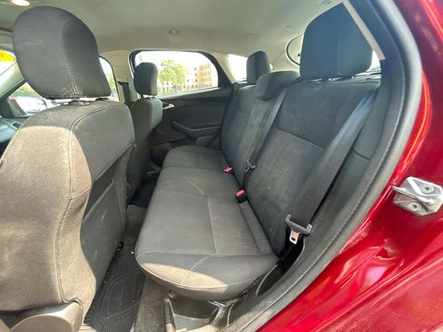 Used 2016 Ford Focus SE w/ SE Power Seat Package image 10