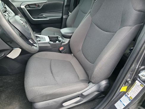 Used 2021 Toyota RAV4 LE AWD/4WD image 22